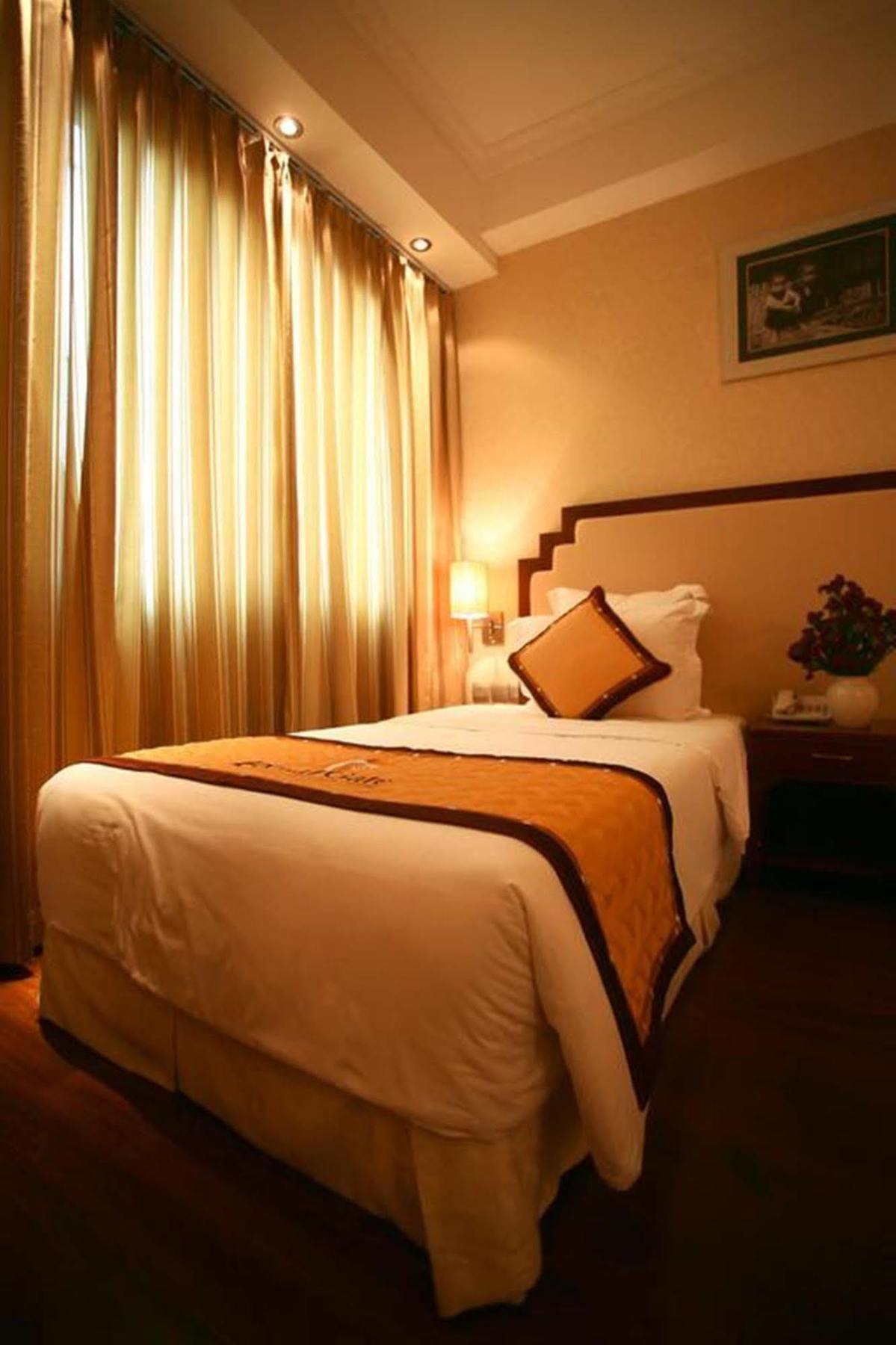 Royal Gate Hotel Hanoi Exterior photo