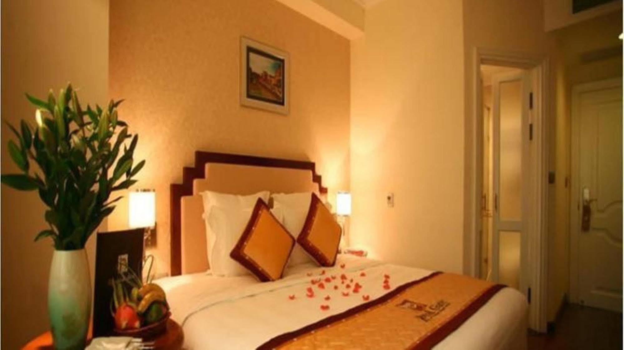 Royal Gate Hotel Hanoi Room photo