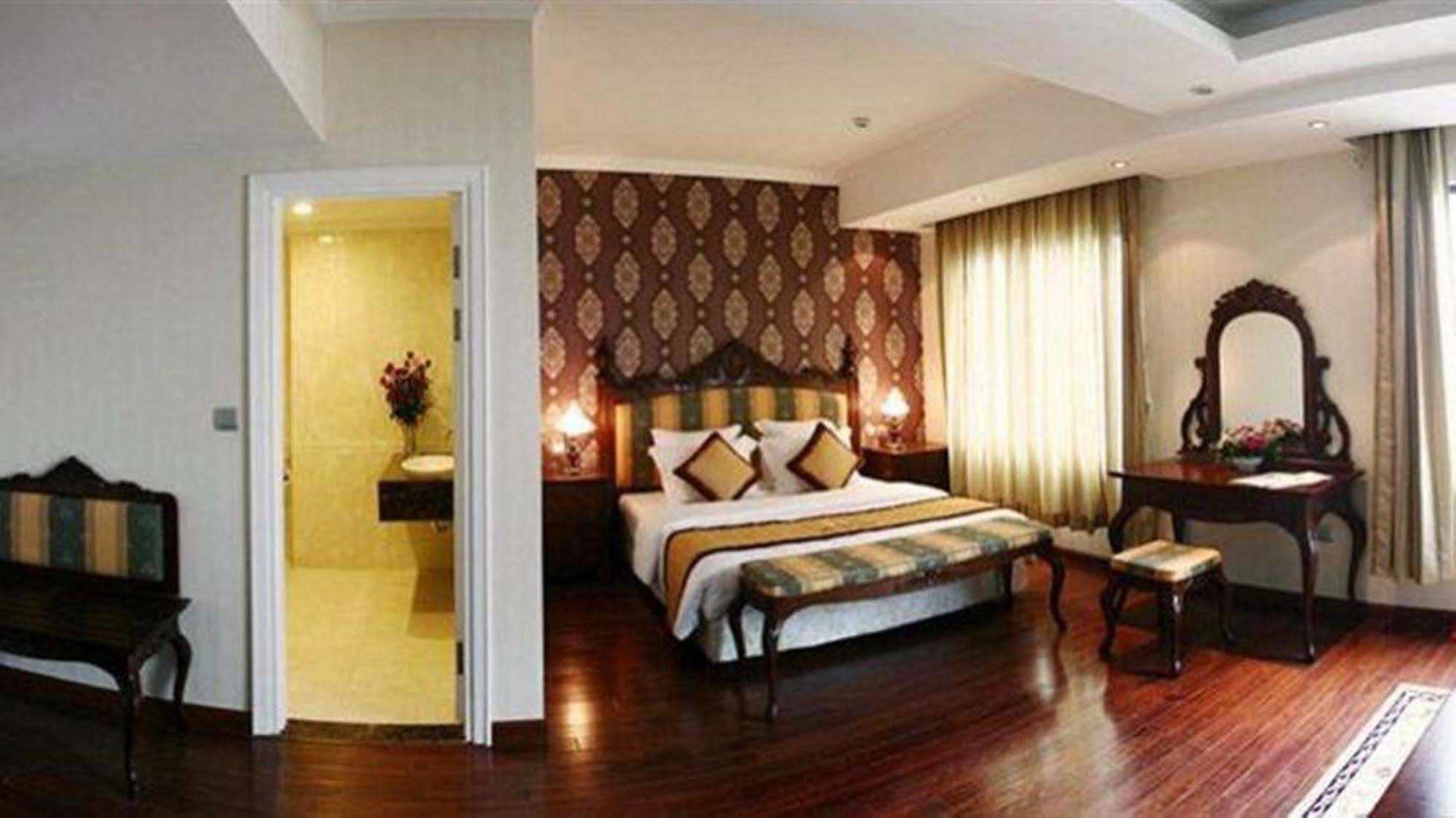 Royal Gate Hotel Hanoi Exterior photo